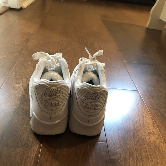 Nike air max shoes in white - Picture 3 of 3